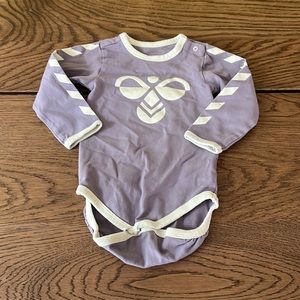 {Hummel} long sleeve onesie